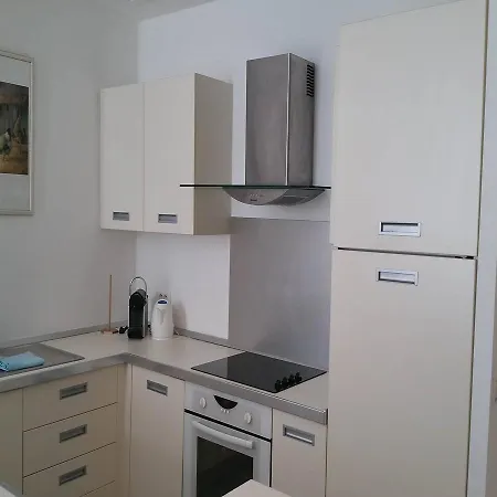 One Bedroom Mace Апартаменты *
